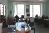 Административное здание банка, площадь 9130 кв. м, кадастровый номер 86:11:0102011:43, а также земельный участок площадь 9135 кв. м, з, кадастровый номер 86:11:0101008:81.